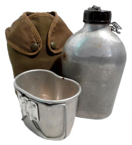 Polní láhev (čutora) Francie pitítko (hrnek)